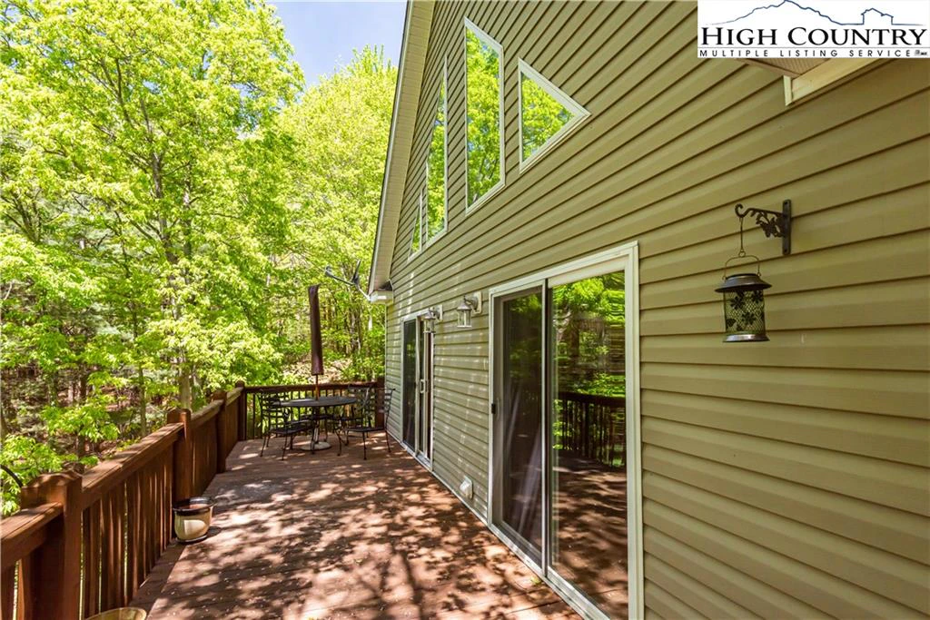 Image number 17 for the current listing