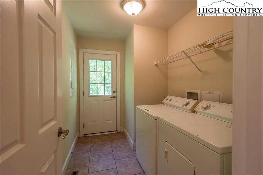 Image number 14 for the current listing