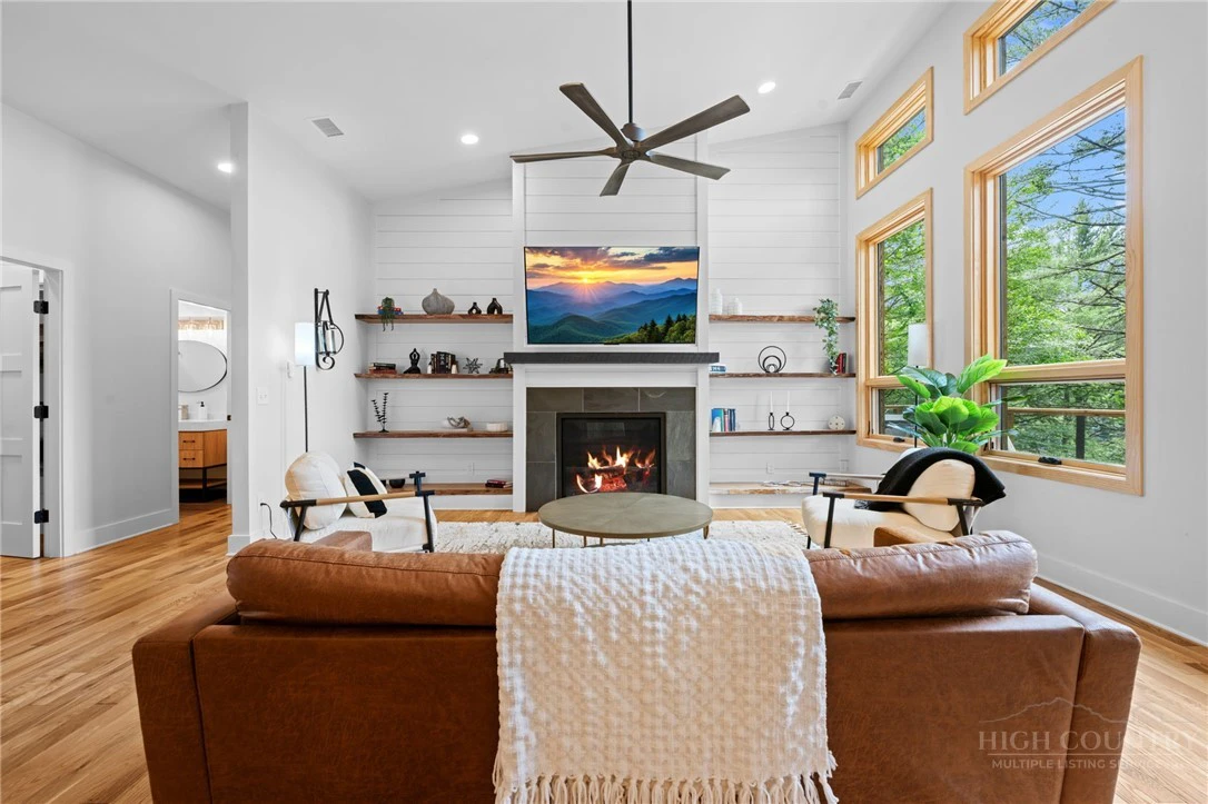 Image number 8 for the current listing