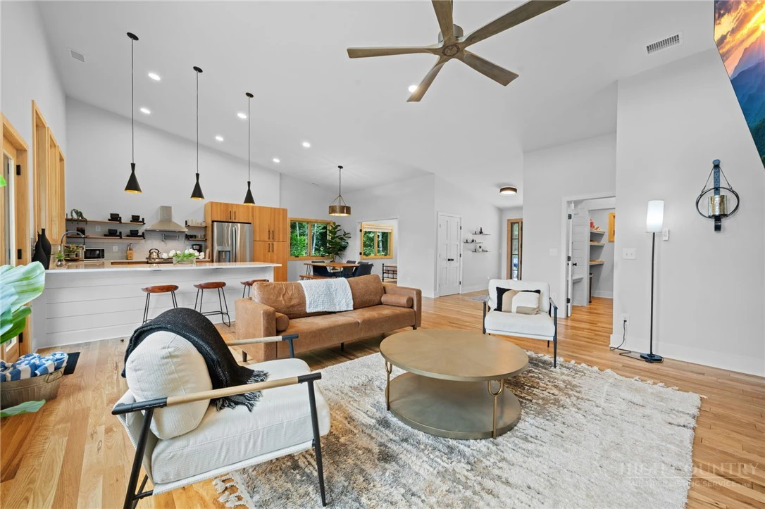 Image number 7 for the current listing