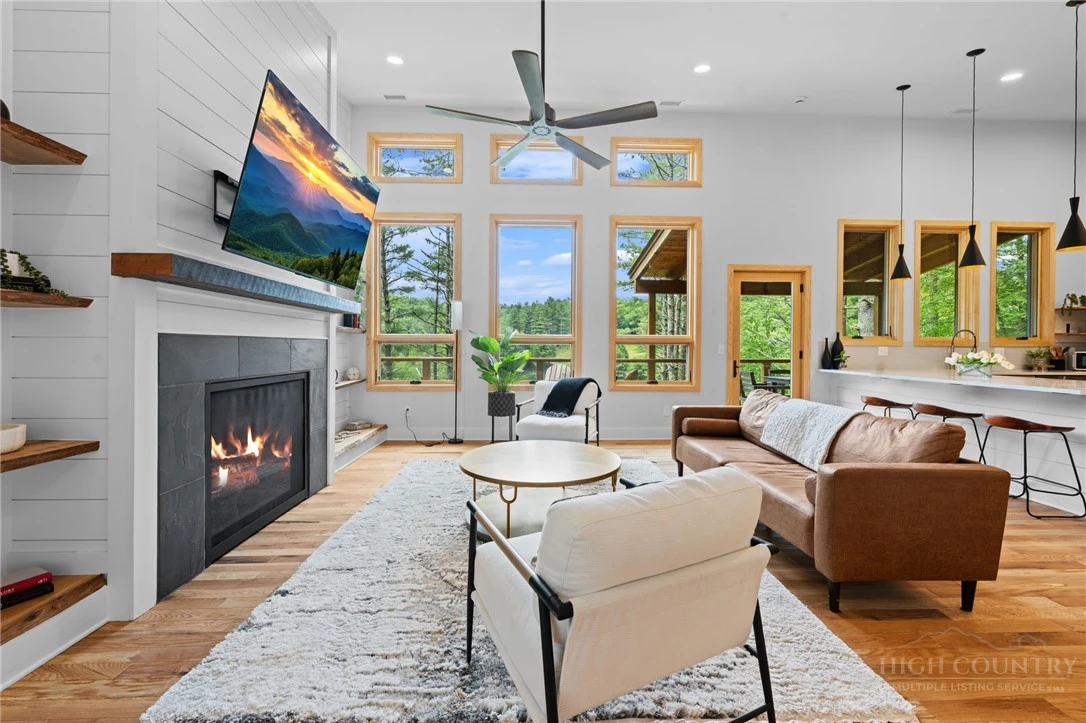 Image number 10 for the current listing