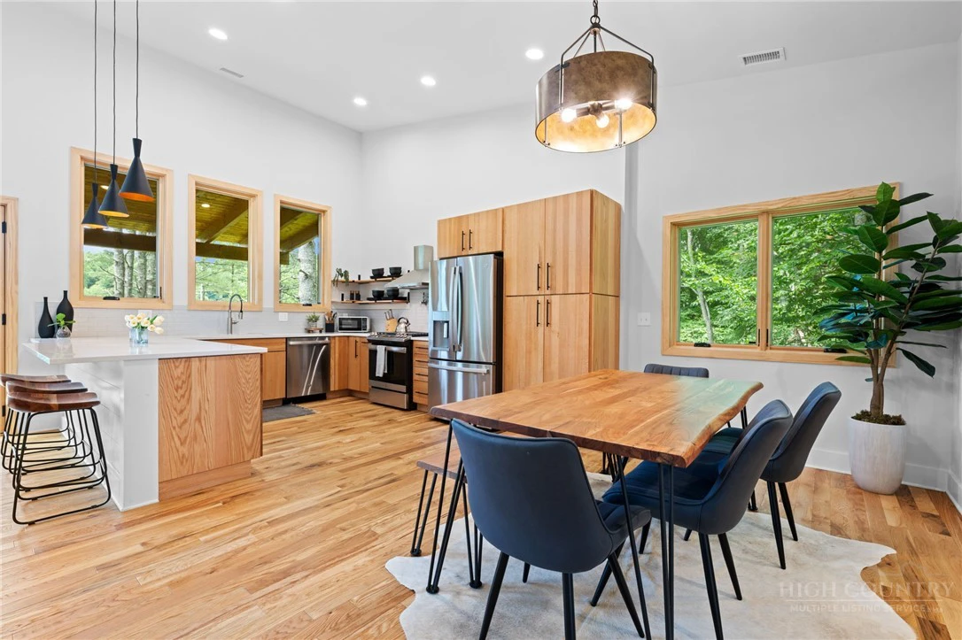 Image number 5 for the current listing