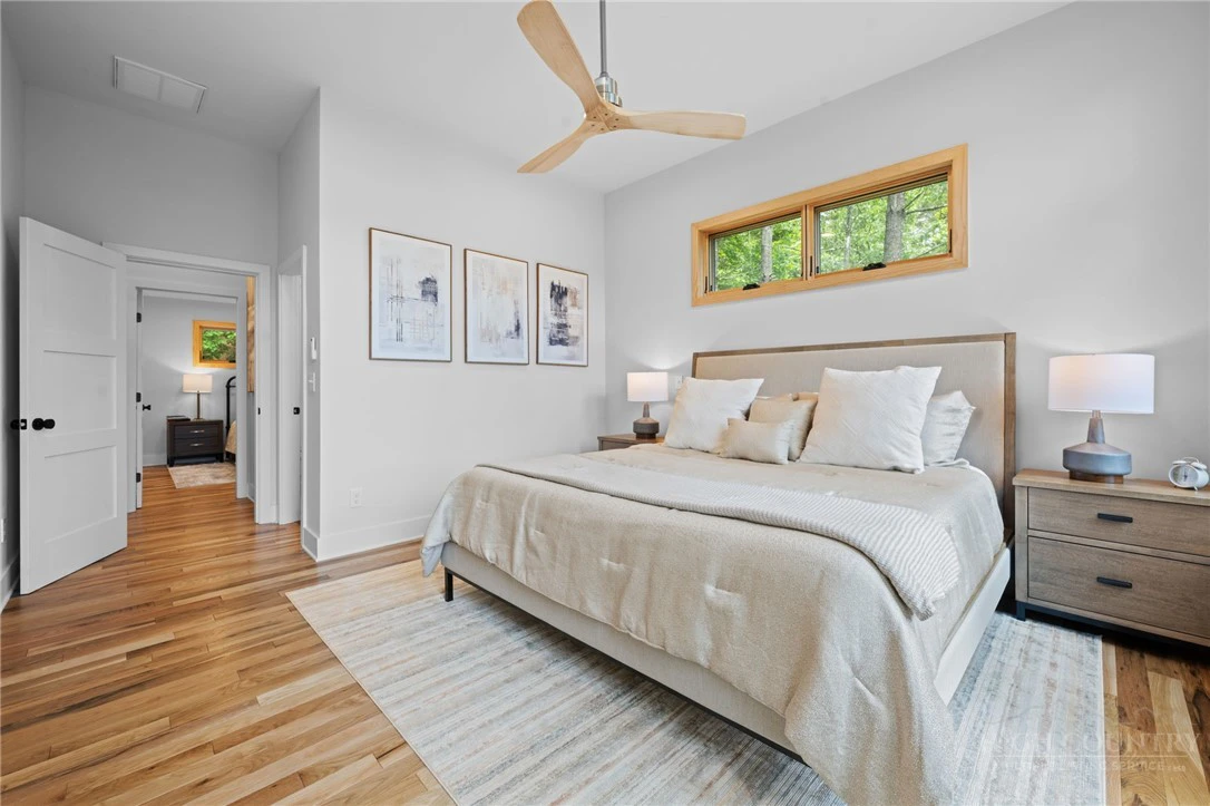 Image number 19 for the current listing