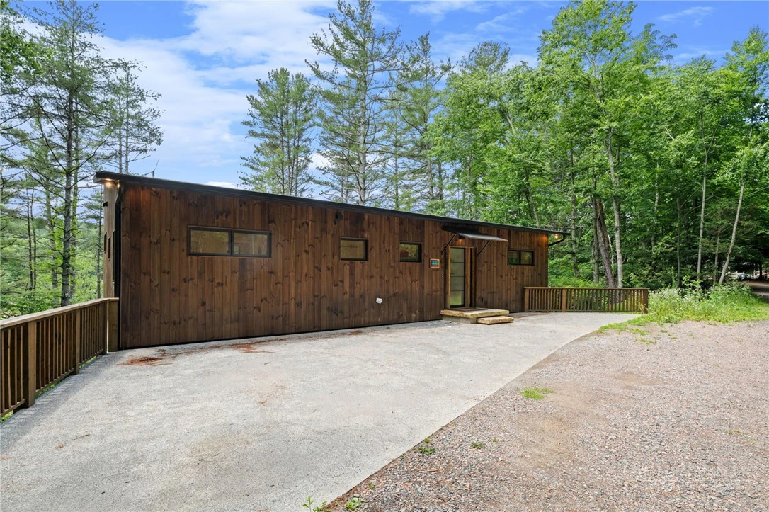Image number 2 for the current listing