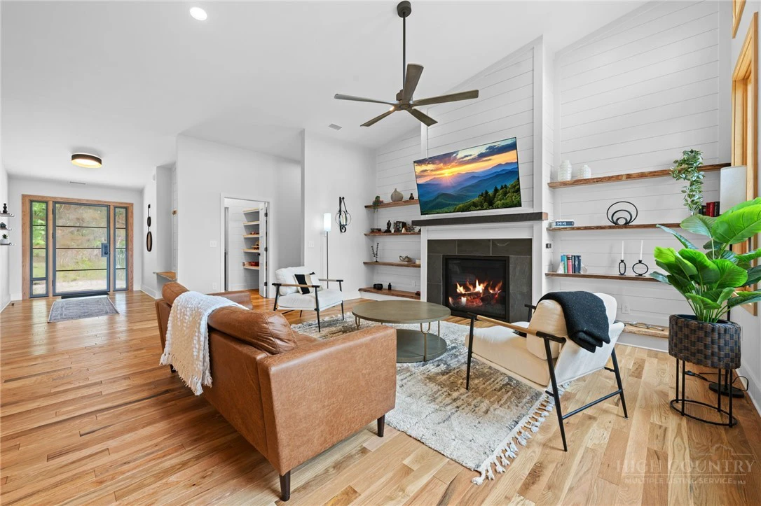 Image number 8 for the current listing