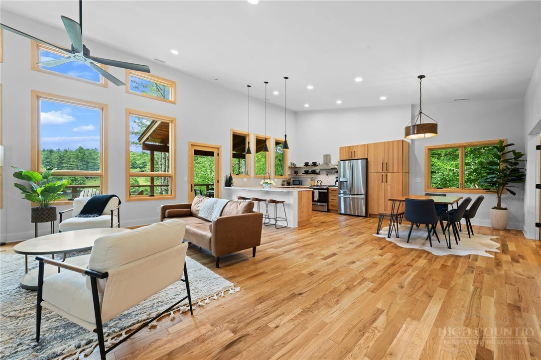 Image number 10 for the current listing