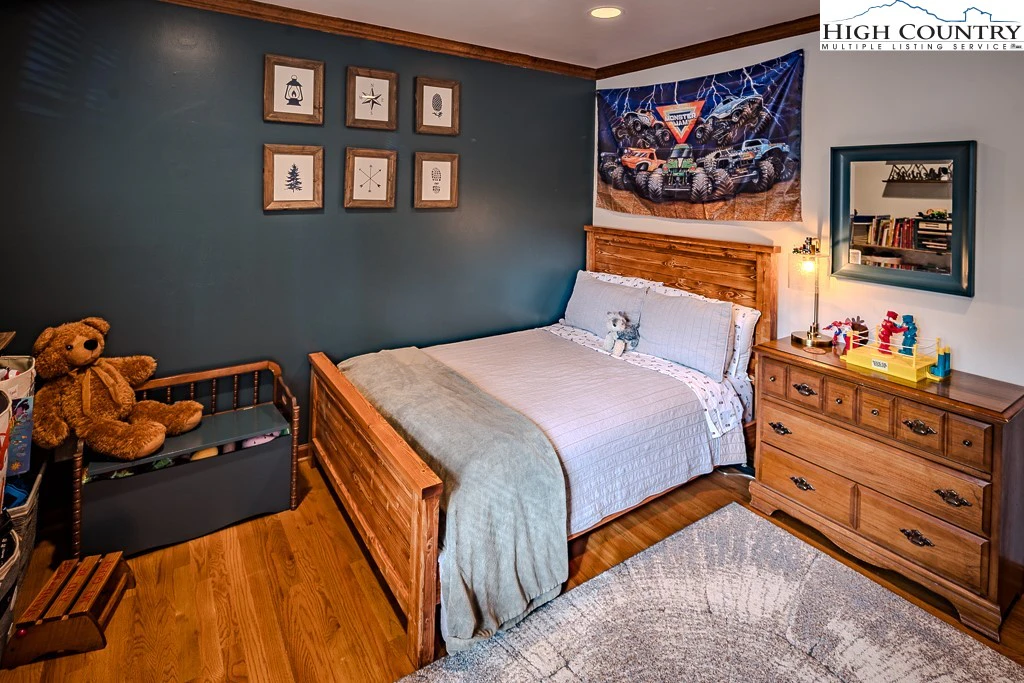 Image number 5 for the current listing