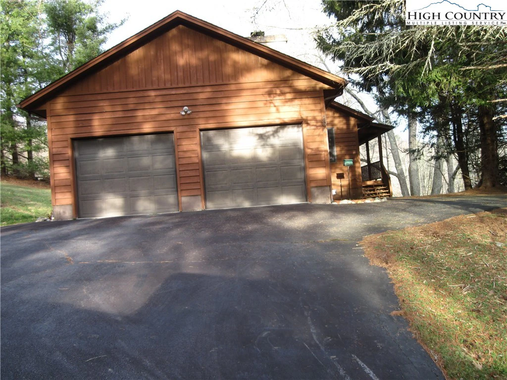 Image number 21 for the current listing