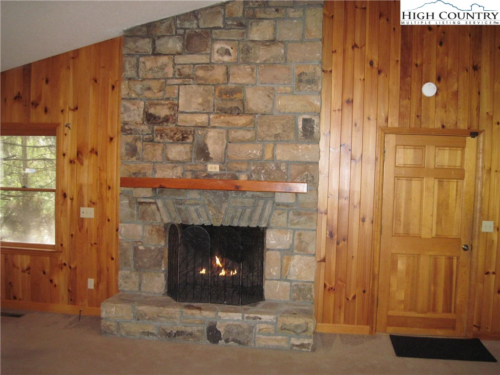 Image number 18 for the current listing