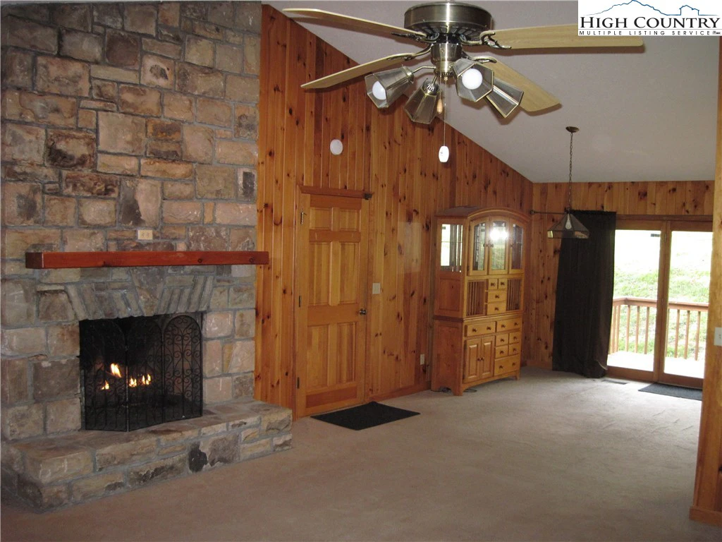 Image number 17 for the current listing
