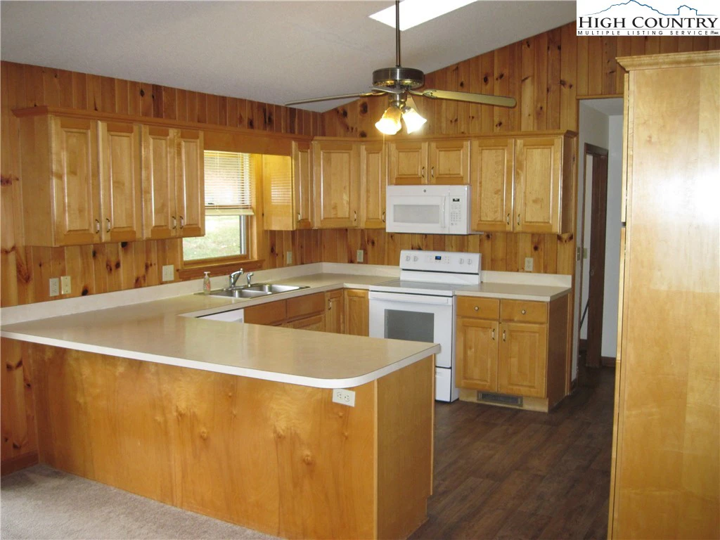 Image number 16 for the current listing