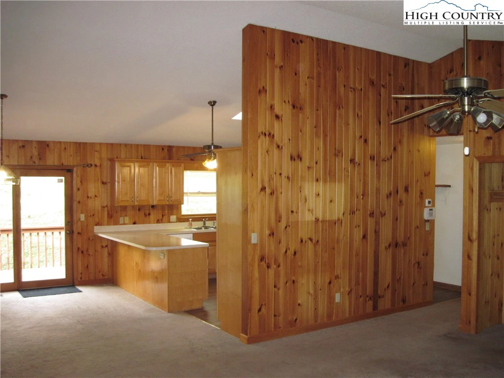 Image number 15 for the current listing