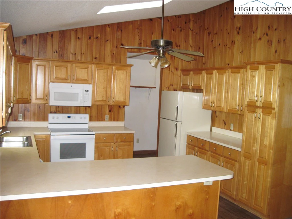 Image number 2 for the current listing