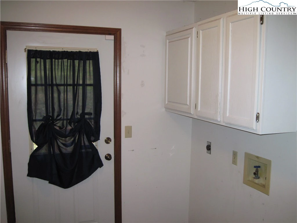 Image number 13 for the current listing