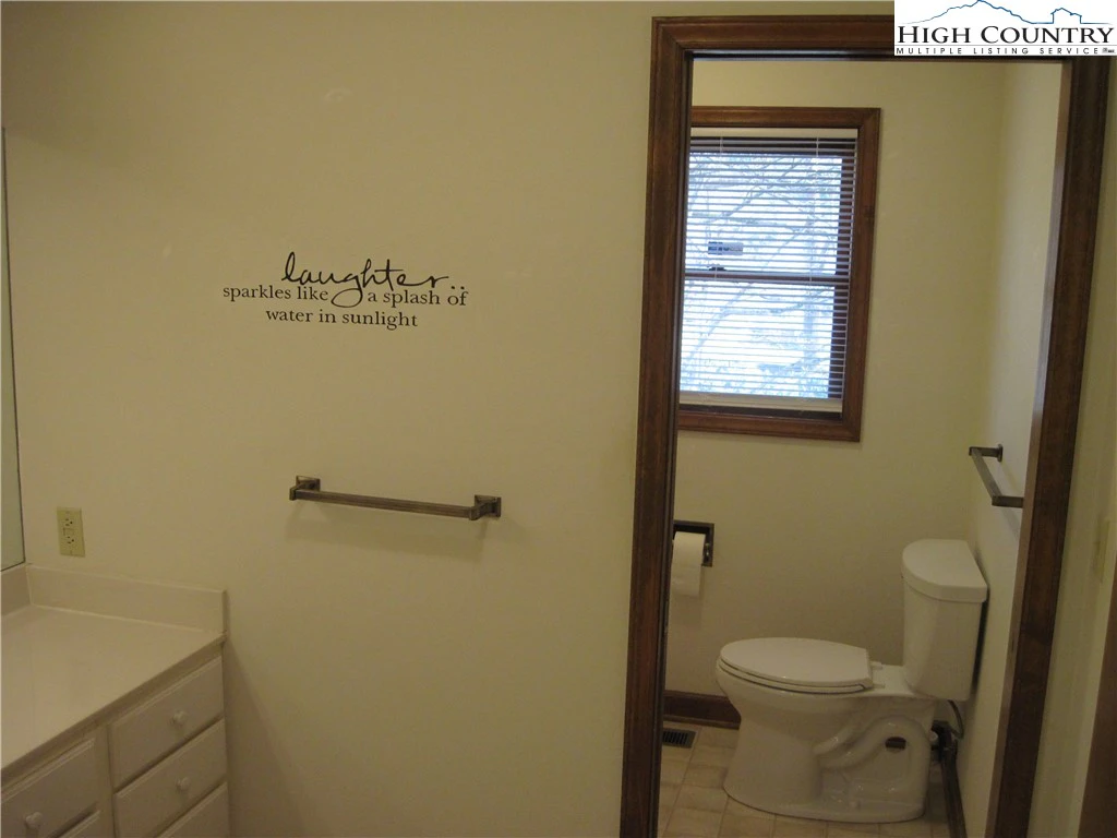 Image number 11 for the current listing