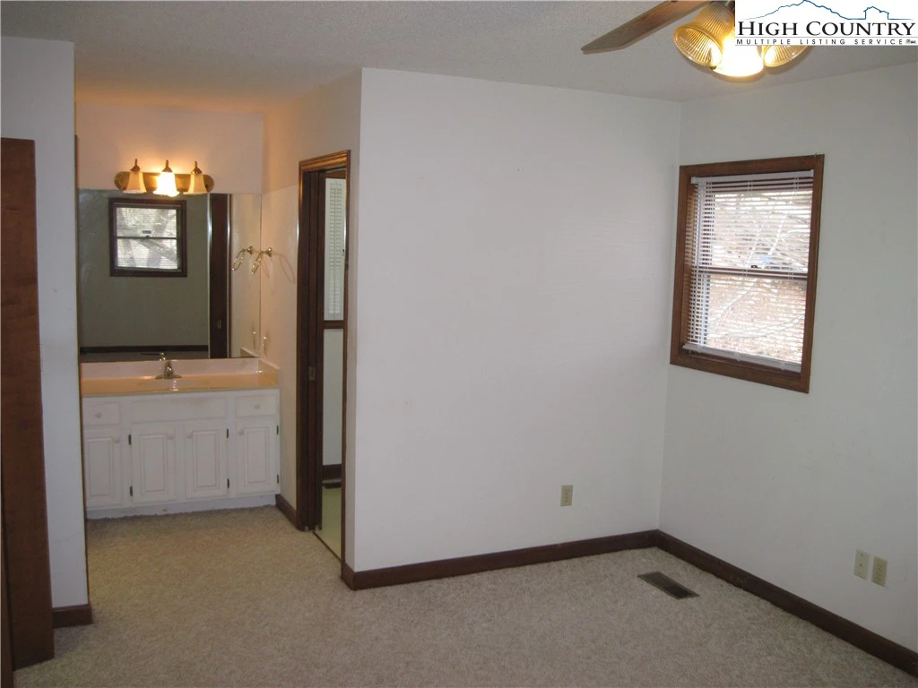 Image number 9 for the current listing