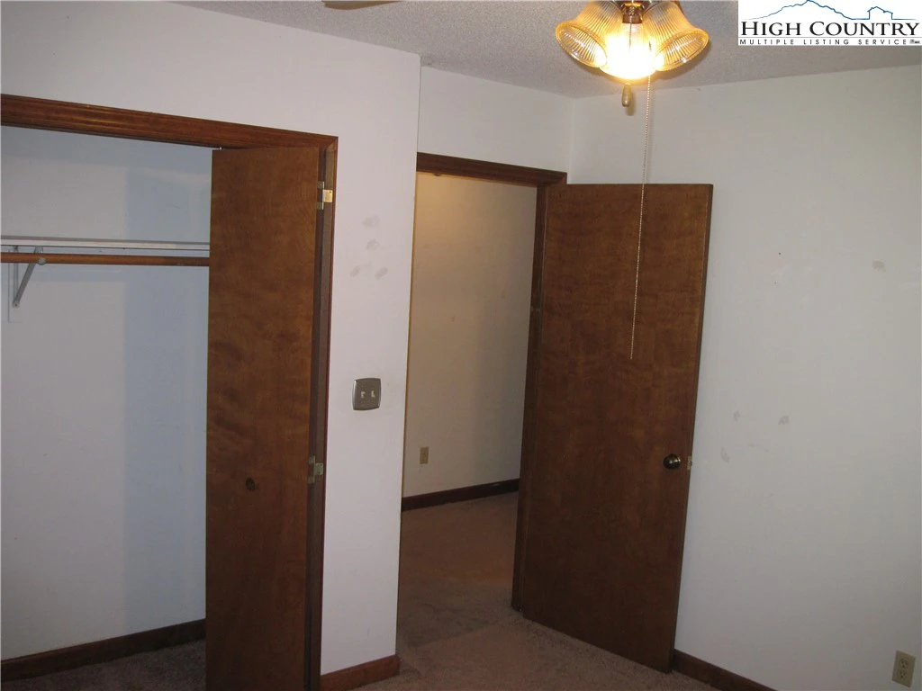 Image number 7 for the current listing