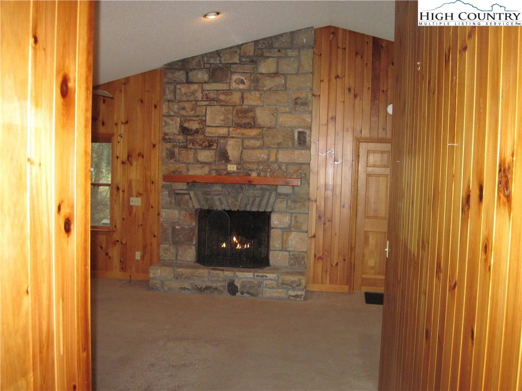 Image number 6 for the current listing