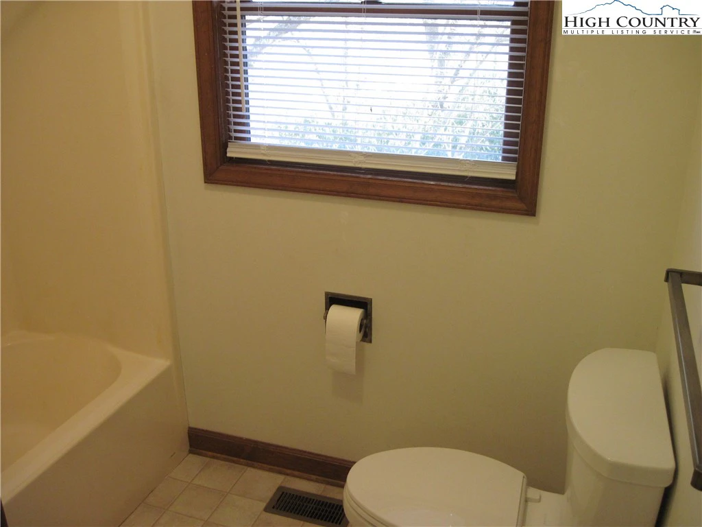 Image number 4 for the current listing