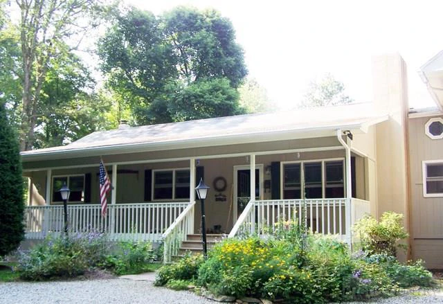 Image number 1 for the current listing