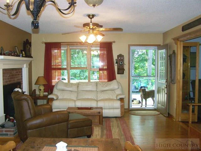 Image number 13 for the current listing