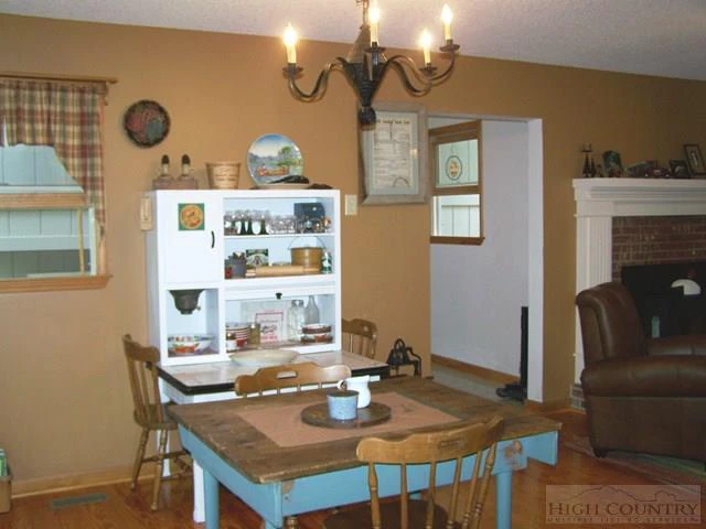 Image number 16 for the current listing
