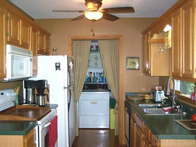 Image number 17 for the current listing