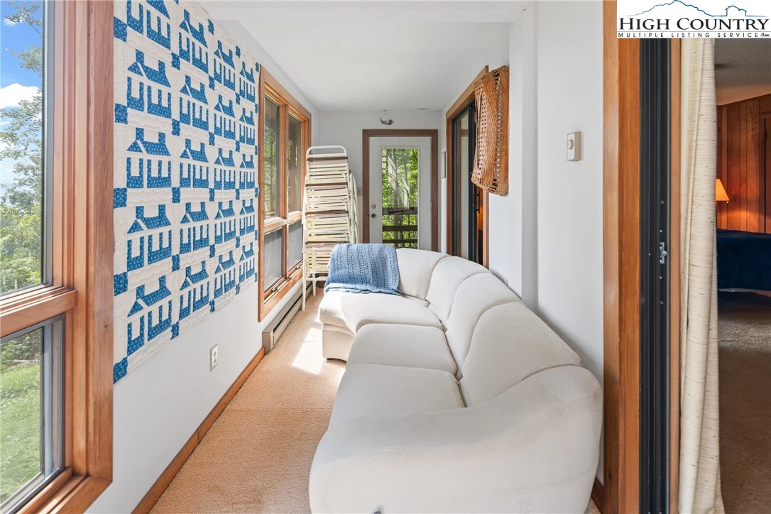 Image number 3 for the current listing