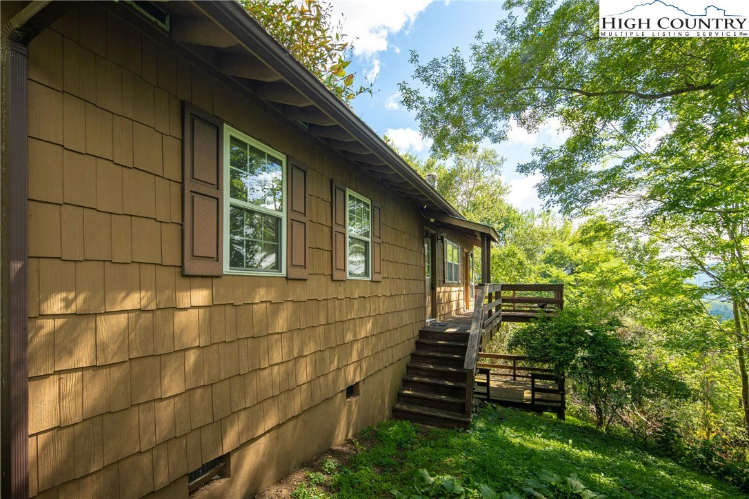 Image number 9 for the current listing
