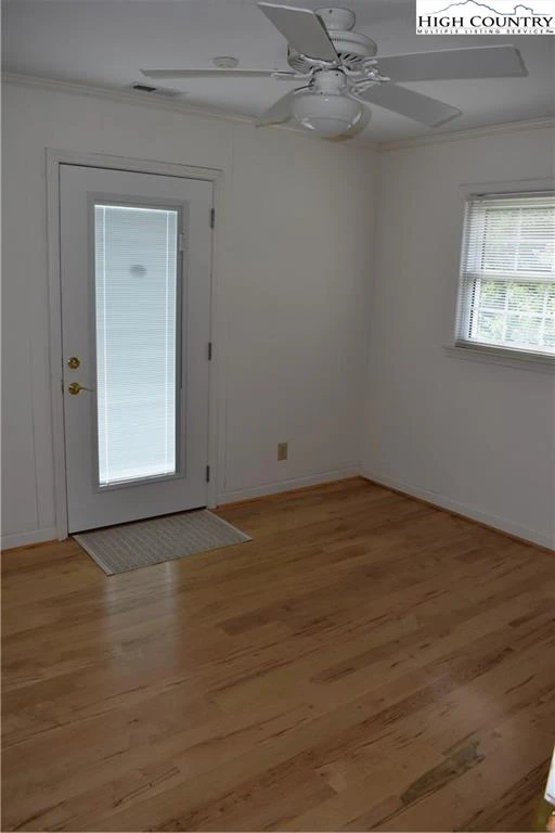 Image number 14 for the current listing