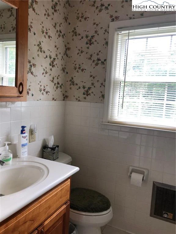 Image number 3 for the current listing