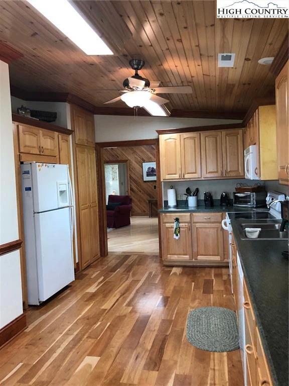 Image number 5 for the current listing