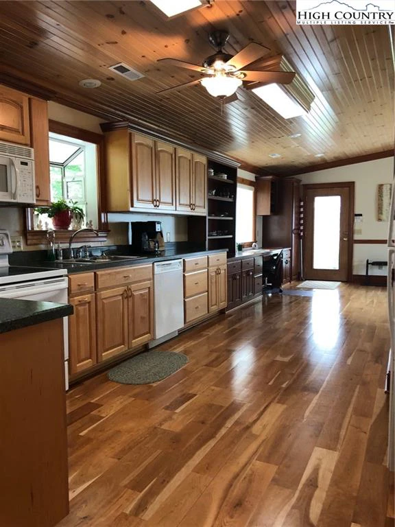 Image number 6 for the current listing