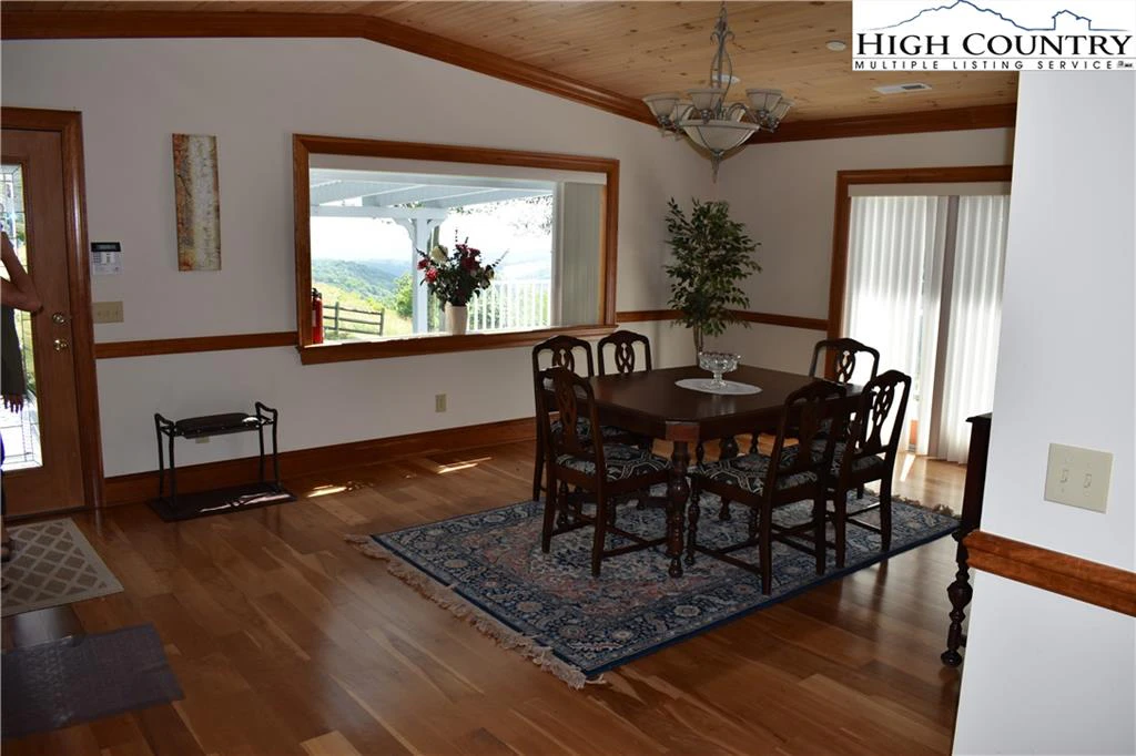 Image number 7 for the current listing