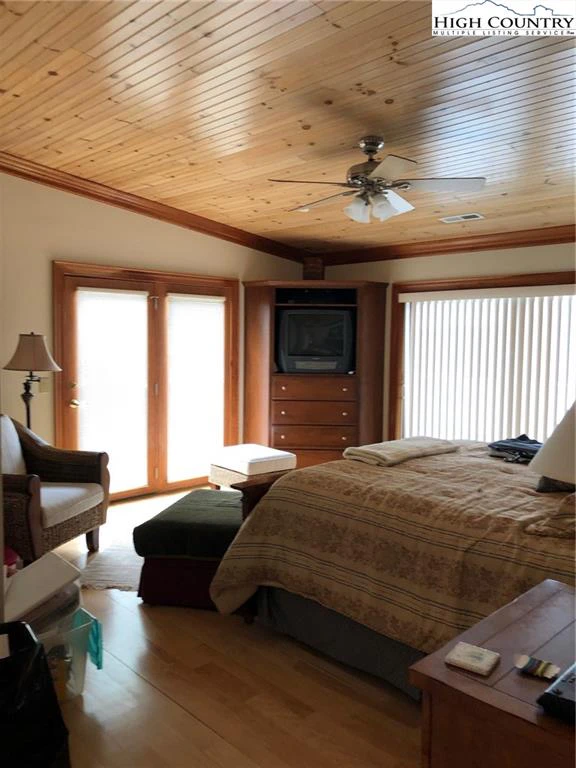 Image number 10 for the current listing