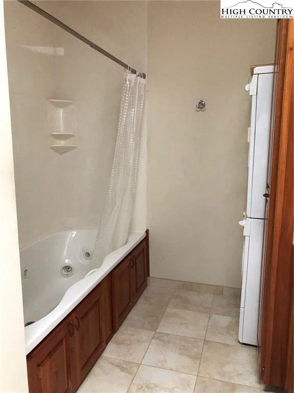 Image number 12 for the current listing