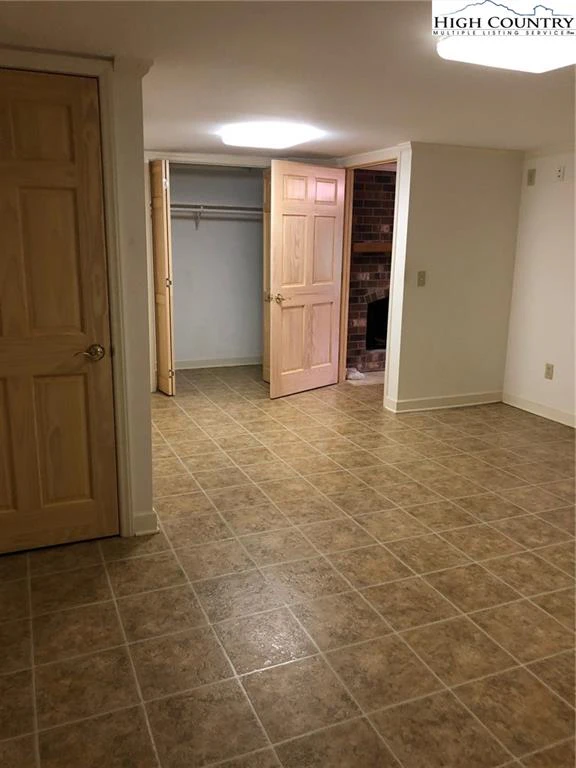 Image number 16 for the current listing
