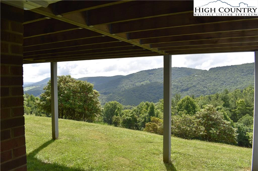 Image number 17 for the current listing