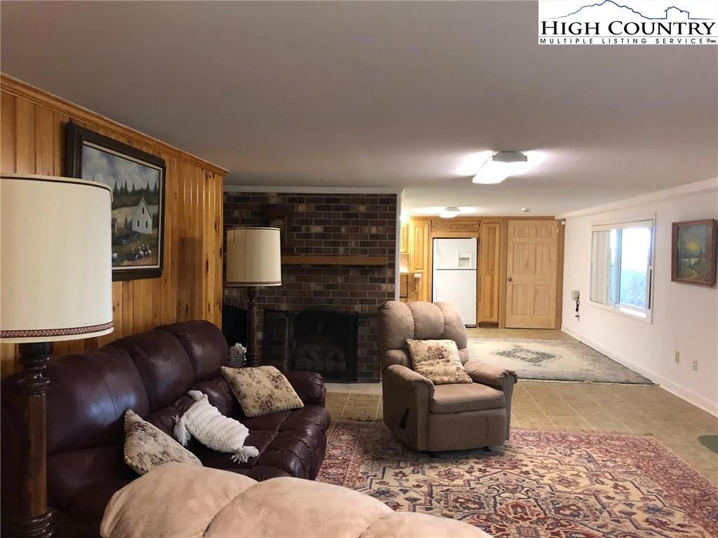 Image number 18 for the current listing