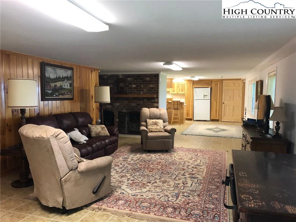 Image number 21 for the current listing