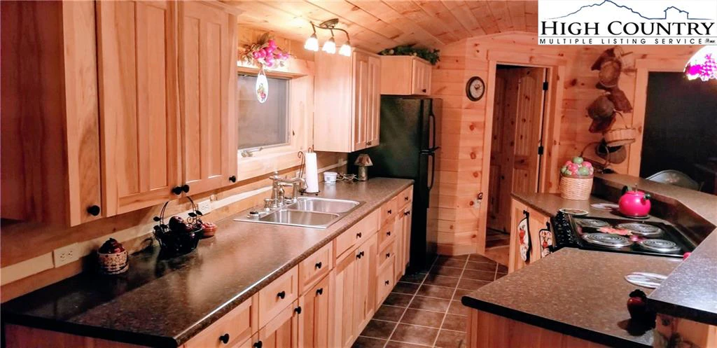 Image number 15 for the current listing
