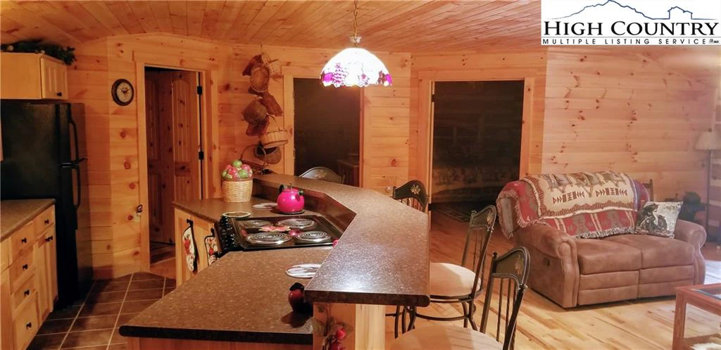 Image number 14 for the current listing