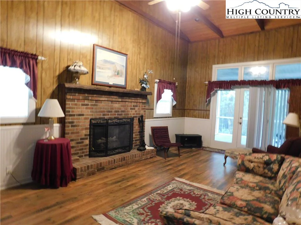 Image number 5 for the current listing