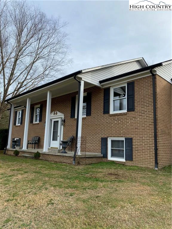 Image number 1 for the current listing
