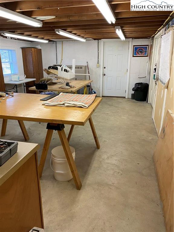 Image number 7 for the current listing
