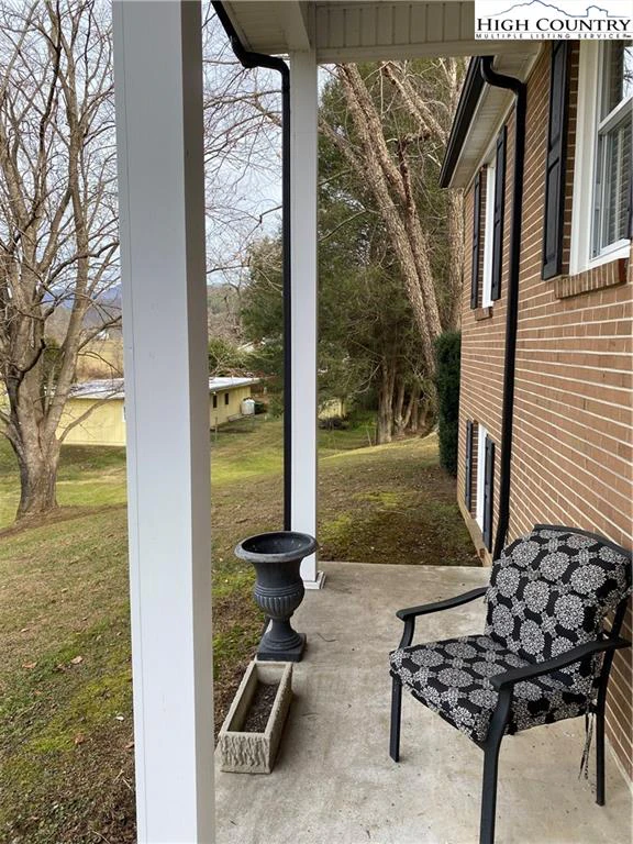 Image number 15 for the current listing