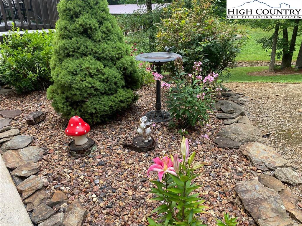 Image number 18 for the current listing