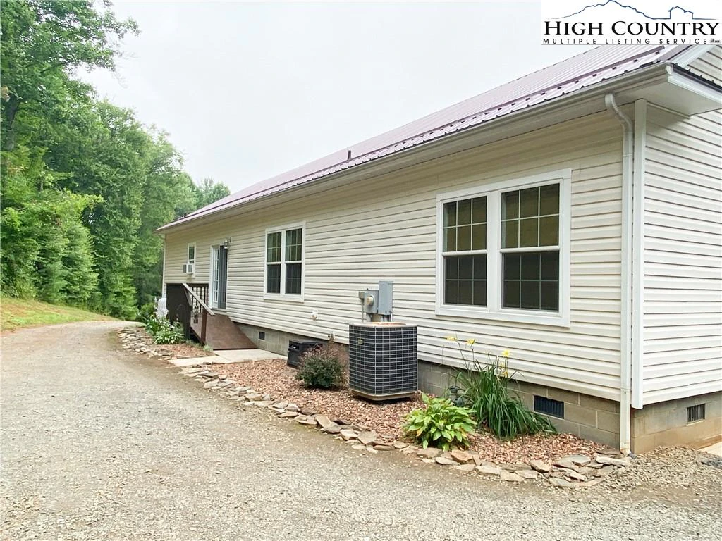 Image number 10 for the current listing