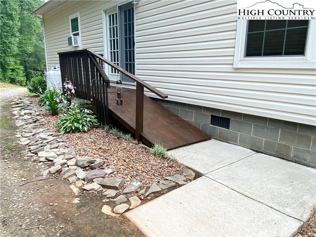 Image number 5 for the current listing
