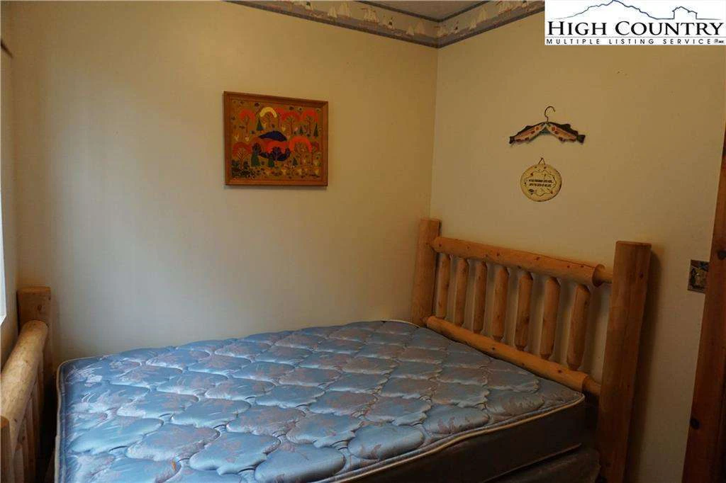 Image number 16 for the current listing